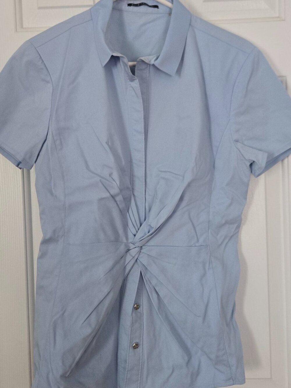 WOMAN'S ELIE TAHARI-BLUE BLOUSE- SIZE M - SNAP CLOSURE- ZIPPER SIDE